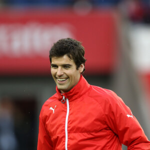 "Après l'arrêt de ma carrière, je n'ai pas touché un ballon pendant plusieurs années. Là, je me remets à jouer dans le jardin avec mon fils", raconte Yoann Gourcuff
 
Yoann Gourcuff - People au match de football "PSG - Rennes" au Parc des Princes à Paris. Le 29 avril 2016 © Cyril Moreau / Bestimage