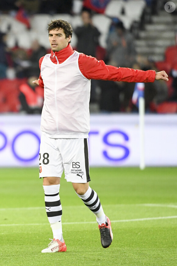 Yoann Gourcuff - Karine Ferri encourage son compagnon Yoann Gourcuff lors du match Psg-Rennes au Parc des Princes à Paris le 6 novembre 2016. (victoire 4-0 du Psg) © Pierre Perusseau/Bestimage