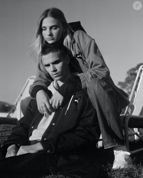 Romeo Beckham et sa compagne Mia Regan posent pour la campagne Puma x AMI 