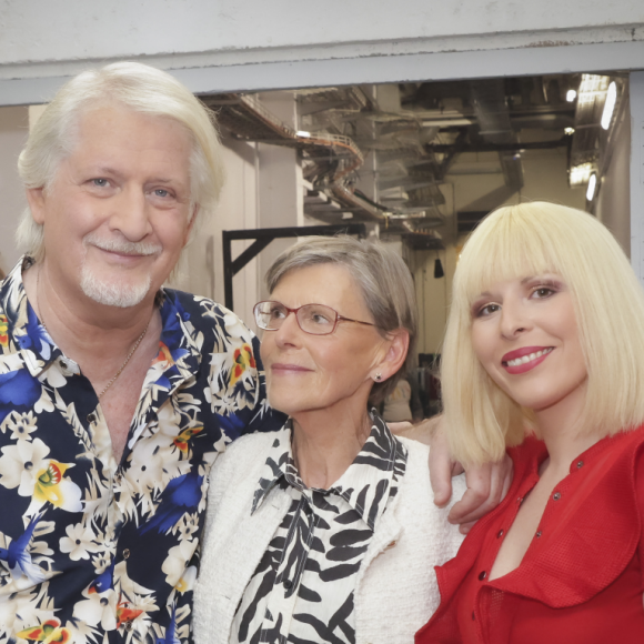 Patrick Sébastien a retrouvé sa première épouse.
Exclusif - Patrick Sébastien, Martine Pailler (Première femme de P.Sébastien et mère de son fils décédé), Marie-Andrea Boutot (petite fille de Patrick Sébastien et de Martine Pailler) - Backstage - Enregistrement de l'émission "C'est génial, c'est que de l'amour", présentée par C.Hanouna et diffusée le 25 avril sur C8 © Jack Tribeca / Bestimage