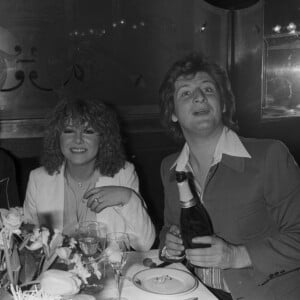 Patrick Sebastien et Marie Myriam, en compagnie de Dave, lors de leurs fiancailles à Paris, le 14 mars 1978. © Jean-Claude Woestelandt/Bestimage