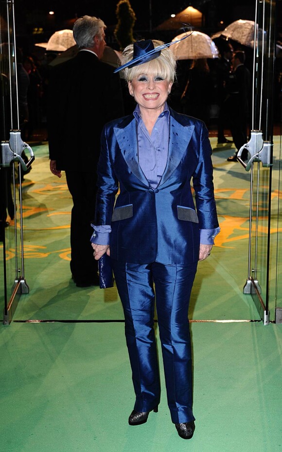 Barbara Windsor à la première du film Alice Aux Pays Des Merveilles à Londres, le 25 février 2010