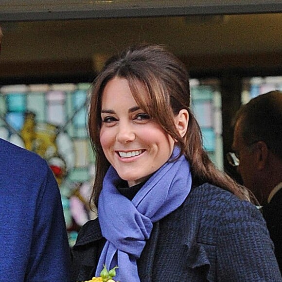 Kate Catherine Middleton, Duchesse de Cambridge enceinte et le prince William quittent l'hopital a Londres le 6 Decembre 2012. Kate a ete hospitalisee 3 jours a l'hopital King Edward VII pour des nausees. 