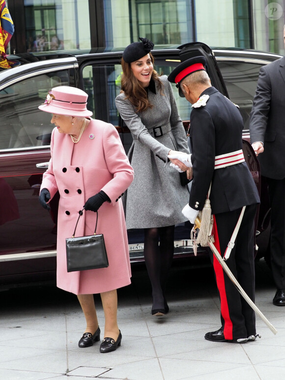 La reine Elisabeth II d'Angleterre et Kate Catherine Middleton, duchesse de Cambridge, viennent inaugurer la ré-ouverture de la "Bush House" à Londres. Le 19 mars 2019 