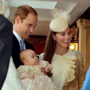 Le prince William, duc de Cambridge, et Kate Catherine Middleton, duchesse de Cambridge, ont baptise leur fils, le prince George de Cambridge, en la chapelle royale du palais St James a Londres. Le 23 octobre 2013