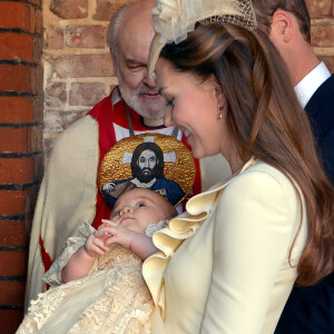 Le prince William, duc de Cambridge, et Kate Catherine Middleton, duchesse de Cambridge, ont baptise leur fils, le prince George, en la chapelle royale du palais St James a Londres. Le 23 octobre 2013 