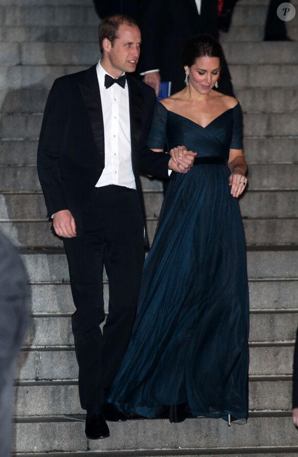 Catherine Kate Middleton, la duchesse de Cambridge enceinte et le prince William à la sortie de la cérémonie du 600ème anniversaire de l'Université St.Andrews au Metropolitan Museum of Art à New York lors de leur voyage officiel à New York, le 9 décembre 2014. 