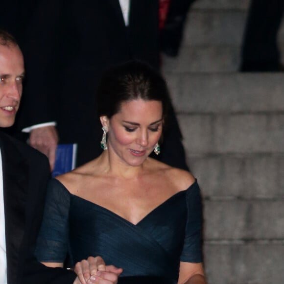 Catherine Kate Middleton, la duchesse de Cambridge enceinte et le prince William à la sortie de la cérémonie du 600ème anniversaire de l'Université St.Andrews au Metropolitan Museum of Art à New York lors de leur voyage officiel à New York, le 9 décembre 2014. 