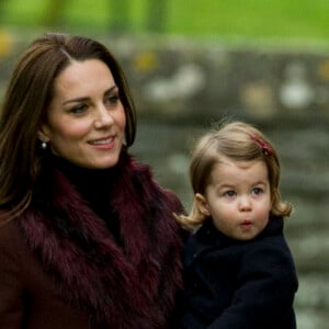 Catherine Kate Middleton et sa fille la princesse Charlotte - Le duc et la duchesse de Cambridge en famille à la messe de Noël à Englefield le 25 décembre 2016. 