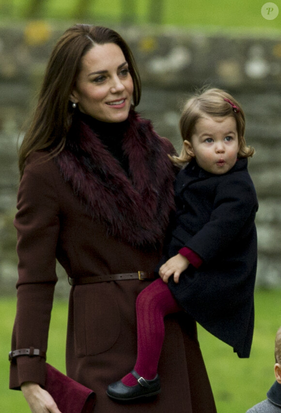 Catherine Kate Middleton et sa fille la princesse Charlotte - Le duc et la duchesse de Cambridge en famille à la messe de Noël à Englefield le 25 décembre 2016. 
