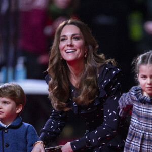Catherine (Kate) Middleton, duchesse de Cambridge, avec sesd enfants, la princesse Charlotte et le prince Louis ont assisté à un spectacle donné en l'honneur des personnes qui ont été mobilisées pendant la pandémie au Palladium à Londres, Royaume Uni, le 11 décembre 2020. 