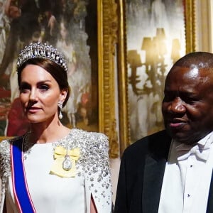 Catherine (Kate) Middleton, princesse de Galles (porte le diadème "Lover's Knot", le préféré de Diana), Cyril Ramaphosa, président de l'Afrique du Sud - Arrivées au Banquet d'Etat organisé au palais de Buckingham, à Londres, pendant la visite d'Etat du président sud-africain au Royaume-Uni le 22 novembre 2022. 