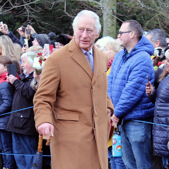Pour les faire attendre, la "BBC" a diffusé dimanche soir un documentaire exclusif dans lequel on peut suivre la préparation du monarque à cet événement.
Le roi Charles III d'Angleterre, - La famille royale d'Angleterre au premier service de Noël à Sandringham depuis le décès de la reine Elizabeth II le 25 décembre 2022. 