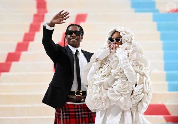 Rihanna (enceinte) et ASAP Rocky - Arrivées à la soirée du "MET Gala 2023" à New York. Le 1er mai 2023 © © Andrea Renault / Zuma Press / Bestimage