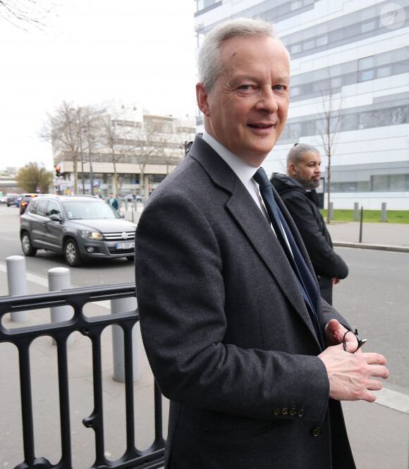 Bruno Le Maire, ministre de l'Economie et des Finances, arrive aux studios de BFM TV à Paris, le 20 mars 2023. © Jonathan Rebboah / Panoramic / Bestimage