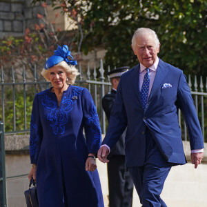 À quelques jours seulement de ce grand événement historique, le roi et son épouse Camilla Parker-Bowles ont échappé au pire, ce mardi 2 mai.
Le roi Charles III d'Angleterre et Camilla Parker Bowles, reine consort d'Angleterre - La famille royale du Royaume Uni arrive à la chapelle Saint George pour la messe de Pâques au château de Windsor.