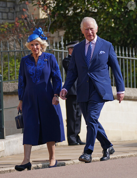 À quelques jours seulement de ce grand événement historique, le roi et son épouse Camilla Parker-Bowles ont échappé au pire, ce mardi 2 mai.
Le roi Charles III d'Angleterre et Camilla Parker Bowles, reine consort d'Angleterre - La famille royale du Royaume Uni arrive à la chapelle Saint George pour la messe de Pâques au château de Windsor.