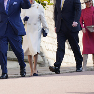 Le roi Charles III d'Angleterre et Camilla Parker Bowles, reine consort d'Angleterre, la princesse Anne, le prince Andrew d'York, Le prince Edward, duc d'Edimbourg - La famille royale du Royaume Uni arrive à la chapelle Saint George pour la messe de Pâques au château de Windsor le 9 avril 2023. 