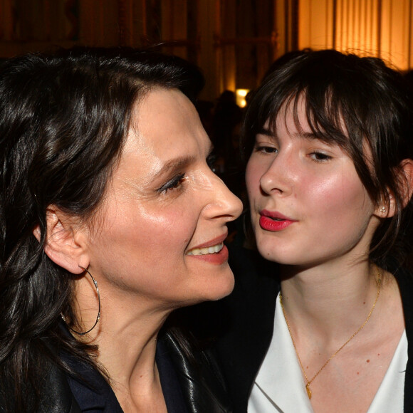 Exclusif - Juliette Binoche et sa fille Hannah Magimel - Juliette Binoche reçoit le "French Cinema Award Unifrance" au Ministère de la Culture à Paris, le 19 janvier 2018. © Veeren/Bestimage 