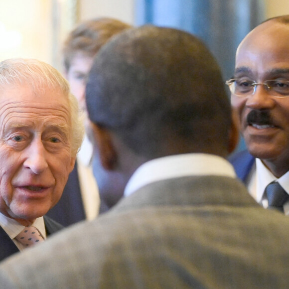 Le roi Charles III a retrouvé son fils, le prince William, ainsi que Kate Middleton.
Le roi Charles III d'Angleterre - Déjeuner des gouverneurs généraux et des premiers ministres du royaume, avant le couronnement du roi Charles III, au palais de Buckingham à Londres. Le 5 mai 2023.