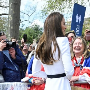 Catherine (Kate) Middleton, princesse de Galles - La famille royale d'Angleterre à la rencontre de sympathisants devant le palais de Buckingham, à la veille du couronnement du roi à Londres, le 5 mai 2023. 