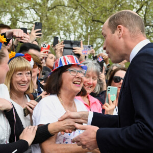 Le prince William, prince de Galles - La famille royale d'Angleterre à la rencontre de sympathisants devant le palais de Buckingham, à la veille du couronnement du roi à Londres, le 5 mai 2023. 