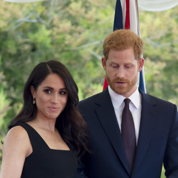 Meghan Markle portait souvent la marque italienne quand elle faisait encore partie de la famille royale.
Le prince Harry et sa femme Meghan Markle, duchesse de Sussex lors d'une réception à la Glencairn House (résidence de R. Barnett) à Dublin, le 10 juillet 2018.