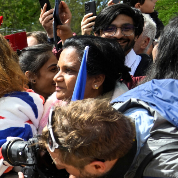 Kate Middleton -  La famille royale d'Angleterre à la rencontre de sympathisants devant le palais de Buckingham, à la veille du couronnement du roi à Londres. Le 5 mai 2023.