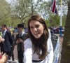 La duchesse de Sussex est absente, mais ses chaussures préférées sont de sortie.
Kate Middleton - La famille royale d'Angleterre à la rencontre de sympathisants devant le palais de Buckingham, à la veille du couronnement du roi à Londres. Le 5 mai 2023.