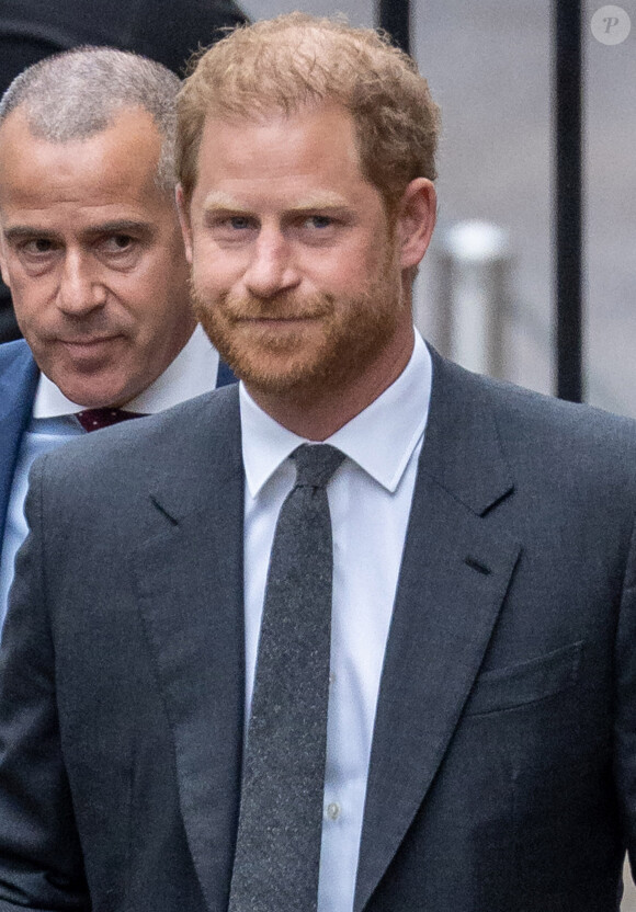 Le prince Harry, duc de Sussex, arrive au procès contre l'éditeur du journal "Daily Mail" à la Haute Cour de Londres, Royaume Uni, le 28 mars 2023. Le prince Harry est l'un des nombreux demandeurs dans un procès contre Associated Newspapers, éditeur du Daily Mail.