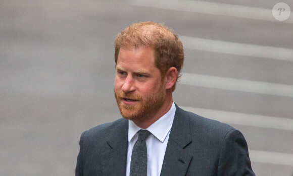 C'est notamment le cas du prince Harry, cadet de Charles III, toujours en froid avec la royal family.
Invité au couronnement de son père, le prince de 38 ans n'a pas encore rendu officielle sa venue à la cérémonie du 6 mai 2023.