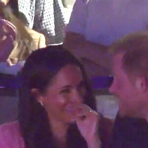 Le prince Harry, duc de Sussex et Meghan Markle, duchesse de Sussex, assistent au match des Lakers à la Crypto.com Arena à Los Angeles, le 24 avril 2023.