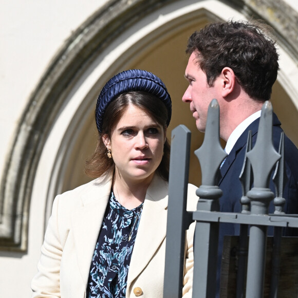 Eugenie d'York et son mari Jack Brooksbank quittent la chapelle Saint George après la messe de Pâques au château de Windsor le 9 avril 2023. © Agence / Bestimage