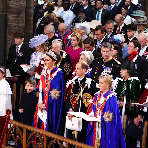 Le prince Andrew, la princesse Beatrice d'York et la princesse Eugenie d'York à la cérémonie de couronnement du roi d'Angleterre à l'abbaye de Westminster de Londres, Royaume-Uni, le 6 mai 2023. © Agence / Bestimage