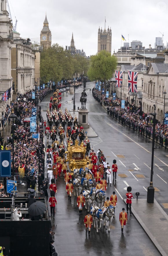 Un autre a perdu le contrôle de son cheval qui a foncé dans la foule. 
Atmosphère lors de la cérémonie de couronnement du roi d'Angleterre à Londres, Royaume Uni, le 6 mai 2023. 
