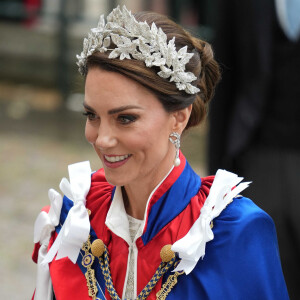 Kate Middleton a une nouvelle fois fait parler les symboles dans sa tenue.
Catherine (Kate) Middleton, princesse de Galles - Les invités arrivent à la cérémonie de couronnement du roi d'Angleterre à l'abbaye de Westminster de Londres, Royaume Uni. 
