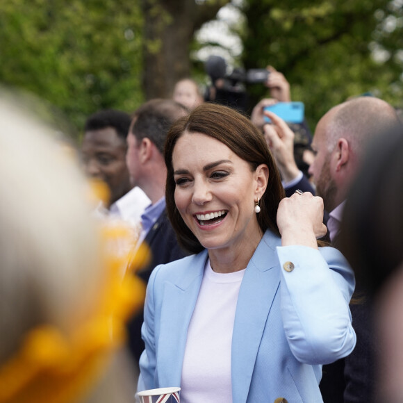 Le prince William, prince de Galles, et Catherine (Kate) Middleton, princesse de Galles, à la rencontre du public du concert du couronnement près du château de Windsor Catherine (Kate) Middleton, princesse de Galles - Le prince de Galles, et la princesse de Galles, à la rencontre du public du concert du couronnement près du château de Windsor, le 7 mai 2023. Au lendemain du sacre du roi d'Angleterre et de la reine consort, L.Richie, K.Perry et le groupe Take That, sans R.Williams, Andrea Bocelli seront quelques un des artistes à se produire sur scène pour fêter l'événement. 