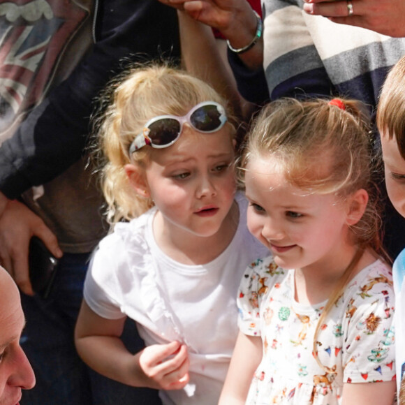 Le prince William, prince de Galles, et Catherine (Kate) Middleton, princesse de Galles, à la rencontre du public du concert du couronnement près du château de Windsor Le prince William, prince de Galles - Le prince de Galles, et la princesse de Galles, à la rencontre du public du concert du couronnement près du château de Windsor, le 7 mai 2023. Au lendemain du sacre du roi d'Angleterre et de la reine consort, L.Richie, K.Perry et le groupe Take That, sans R.Williams, Andrea Bocelli seront quelques un des artistes à se produire sur scène pour fêter l'événement. 