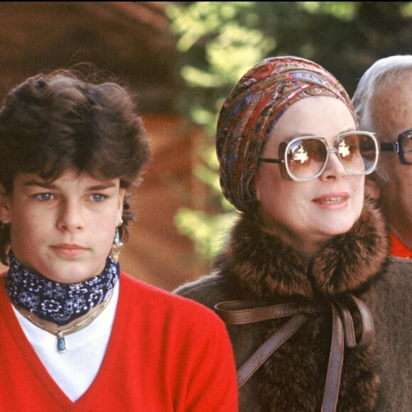 Photo d'archive de Ranier III avec Grace et leur fille Stéphanie à Gstaad