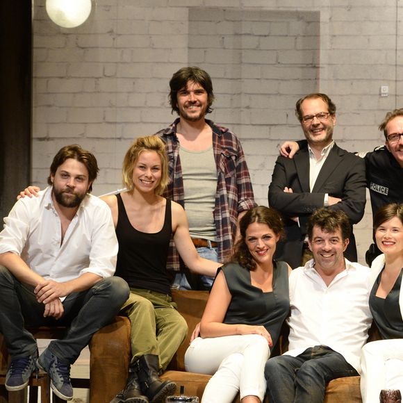 Flavie Péan a joué avec lui au théâtre
Arthur Jugnot, Caroline burgues, Boris Soulages, Laetitia Laburthe, Philippe Dusseau, Stéphane Plaza, Sébastien Pierre, Flavie Péan, Stéphane Godin et Yannik Mazzilli - Filage de la pièce "A gauche en sortant de l'ascenseur" au théâtre Saint-Georges à Paris. Le 16 juin 2014