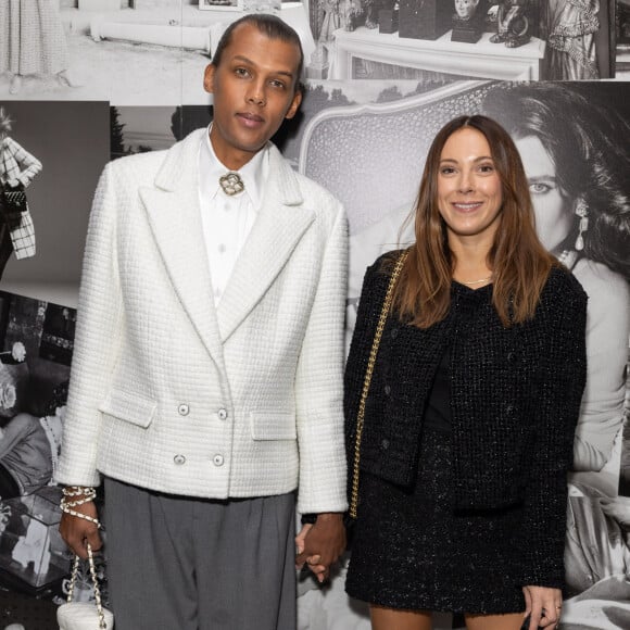 Le chanteur Stromae (Paul van Haver) et sa femme Coralie Barbier - Photocall au défilé Chanel Collection Femme Prêt-à-porter Printemps/Eté 2023 lors de la Fashion Week de Paris (PFW), France, le 4 octobre 2022. © Olivier Borde/Bestimage 