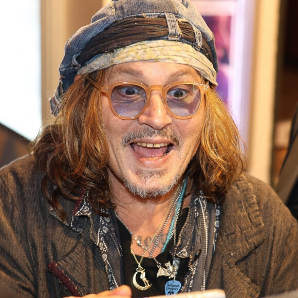 Boycotté au cinéma, Johnny Depp retrouve les grands écrans, en France, dans le film Jeanne du Barry de Maïwenn Le Besco.
Exclusif - Johnny Depp quitte la projection privée et la masterclass autour du film Donnie Brasco au cinéma du Panthéon à Paris.