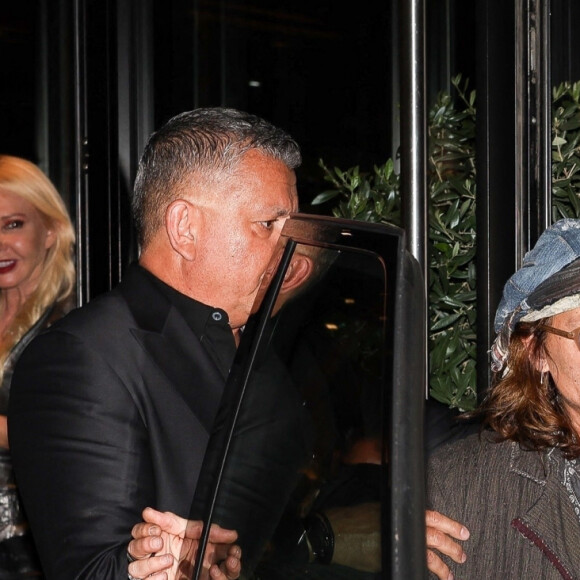 Exclusif - Johnny Depp quitte la projection privée et la masterclass autour du film Donnie Brasco au cinéma du Panthéon à Paris le 26 avril 2023.