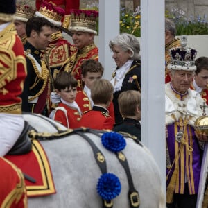 Le roi Charles III d'Angleterre, - Sortie de la cérémonie de couronnement du roi d'Angleterre à l'abbaye de Westminster de Londres, Royaume Uni, le 6 mai 2023. 