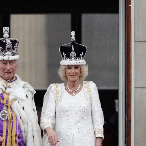 D'après les informations du Daily Mail, Charles III ne serait pas du tout enthousiaste à l'idée d'assister au Royal Ascot, une prestigieuse course hippique en Angleterre
 
La famille royale britannique salue la foule sur le balcon du palais de Buckingham lors de la cérémonie de couronnement du roi d'Angleterre à Londres Le roi Charles III d'Angleterre et Camilla Parker Bowles, reine consort d'Angleterre - La famille royale britannique salue la foule sur le balcon du palais de Buckingham lors de la cérémonie de couronnement du roi d'Angleterre à Londres le 5 mai 2023.