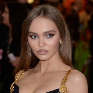 De son côté, la rappeuse a également publié une photo d'elles deux.
Lily-Rose Depp - Arrivées des people à la 71ème édition du MET Gala (Met Ball, Costume Institute Benefit) sur le thème "Camp: Notes on Fashion" au Metropolitan Museum of Art à New York, le 6 mai 2019.