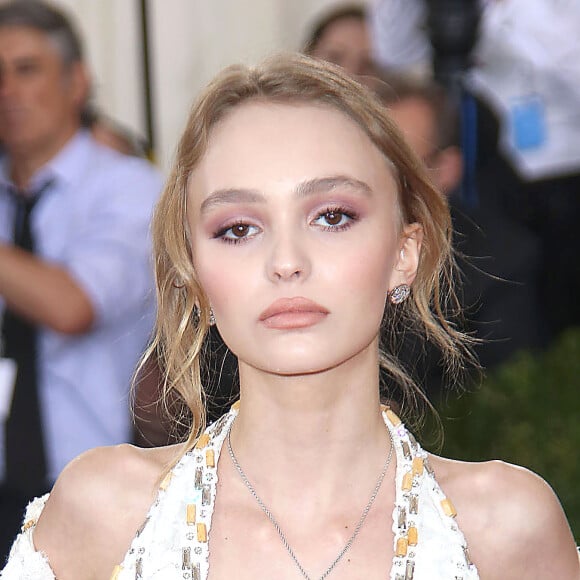 Théma - Lily-Rose Depp, en route vers les César 2017, 26 ans après sa mère Vanessa Paradis - Lily-Rose Depp - Soirée Costume Institute Benefit Gala 2016 (Met Ball) sur le thème de "Manus x Machina" au Metropolitan Museum of Art à New York, le 2 mai 2016. © Sonia Moskowitz/Globe Photos/Zuma Press/Bestimage