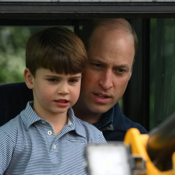 Le prince William, prince de Galles, et Catherine (Kate) Middleton, princesse de Galles, et leurs enfants, participent à la journée du bénévolat "Big Help Out" à Slough 