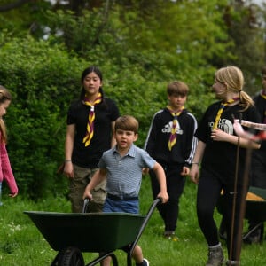 Le prince William, prince de Galles, et Catherine (Kate) Middleton, princesse de Galles, et leurs enfants, participent à la journée du bénévolat "Big Help Out" à Slough