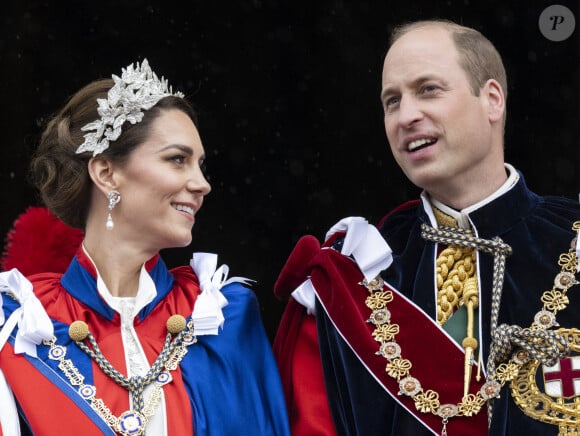 Le prince William, prince de Galles, et Catherine (Kate) Middleton, princesse de Galles - La famille royale britannique salue la foule sur le balcon du palais de Buckingham lors de la cérémonie de couronnement du roi d'Angleterre à Londres le 5 mai 2023. 